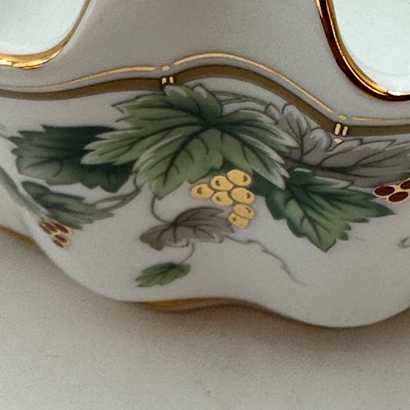 Burton and Burton Ruffled Grapevine Serving Dish - Picture 9 of 16